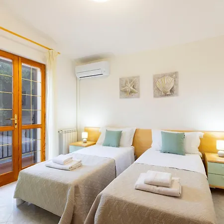 Tavolara Ichnos House *
