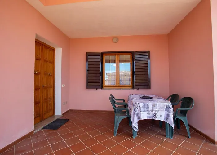 Tavolara Ichnos House *